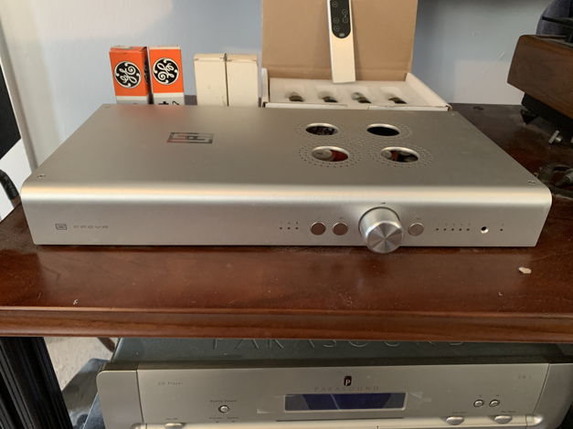 Schiit Audio Freya with 2 extra pairs of tubes