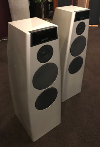MERIDIAN DSP5200 DSP speakers