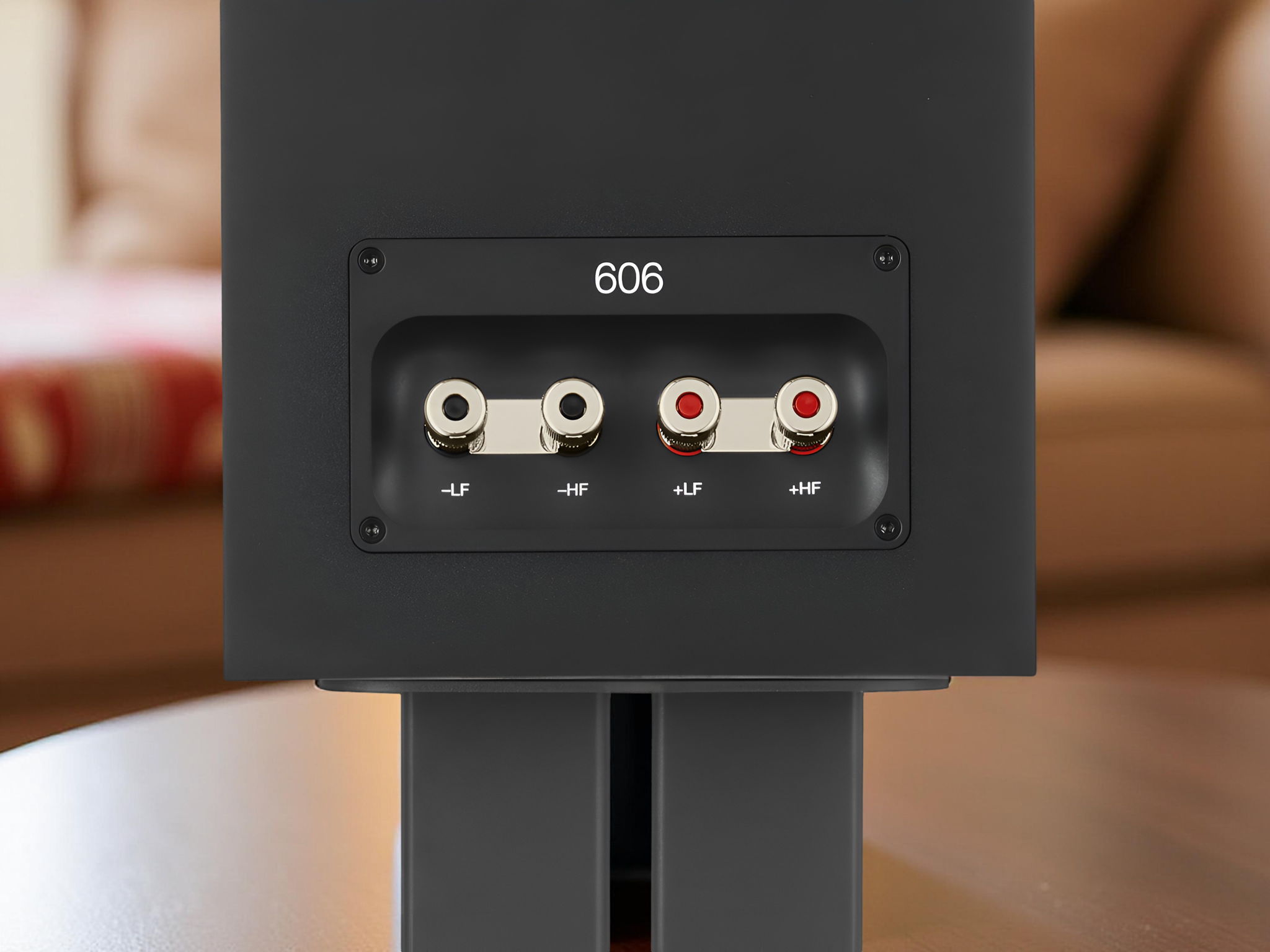 Bowers & Wilkins 606 S3 Bookshelf Speakers in Black Fin... 9