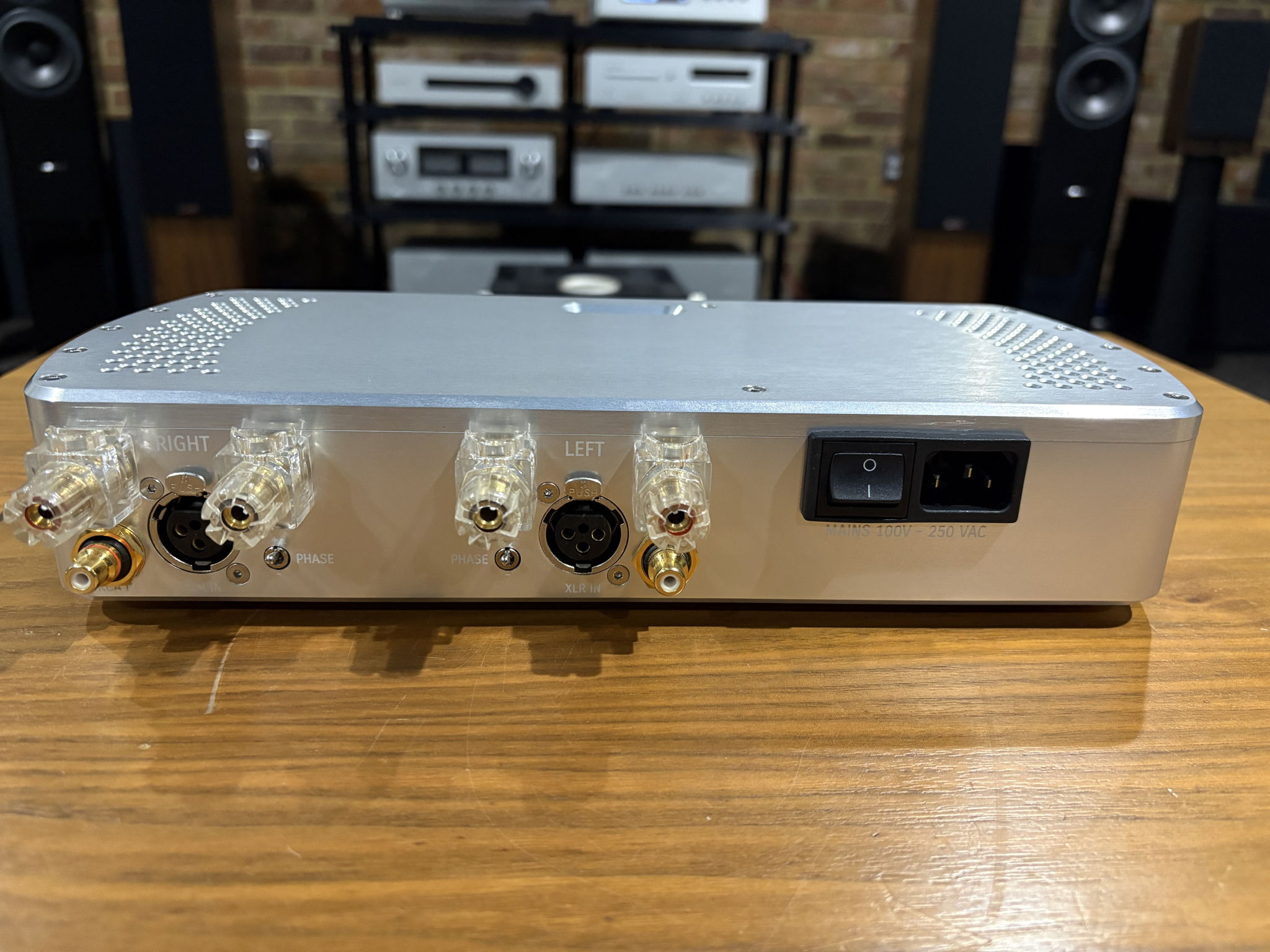 Chord Electronics Ltd. Etude Stereo Amplifier in Silver 2
