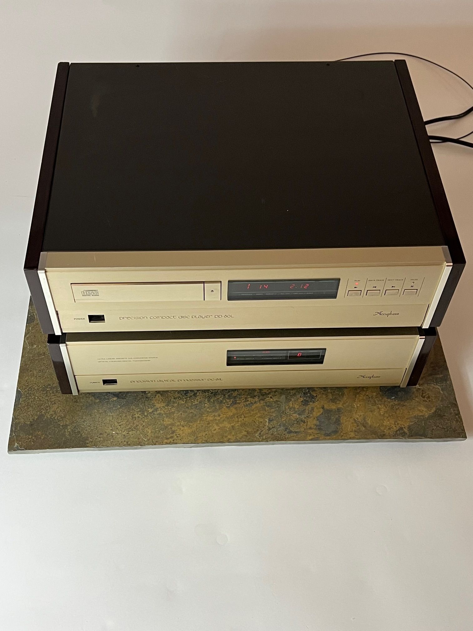 Accuphase DP-80L transport and DC-81L D/A converter 3