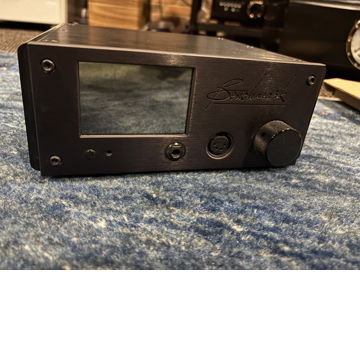 Benchmark HPA4 Headphone Amp/Preamplifier in Black