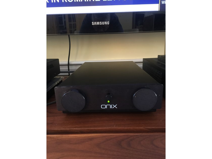 Onix OA-22  integrated British amp designed by Tony Brady with MM phono board
