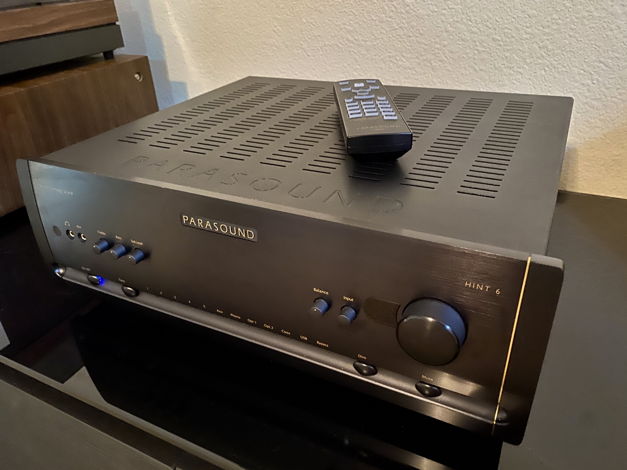 Parasound Halo Hint 6 Integrated Amplifier - Excellent!