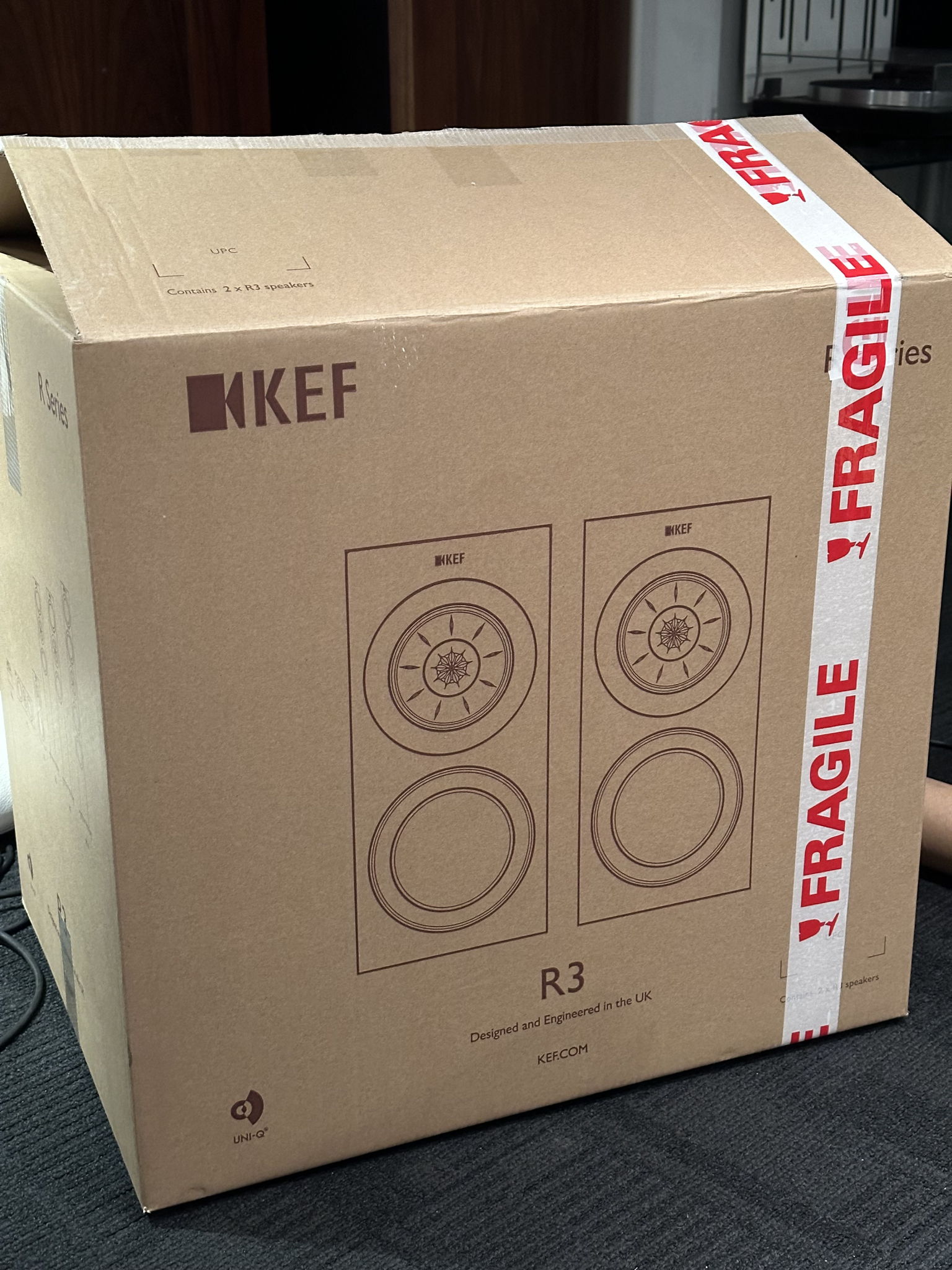 KEF R3