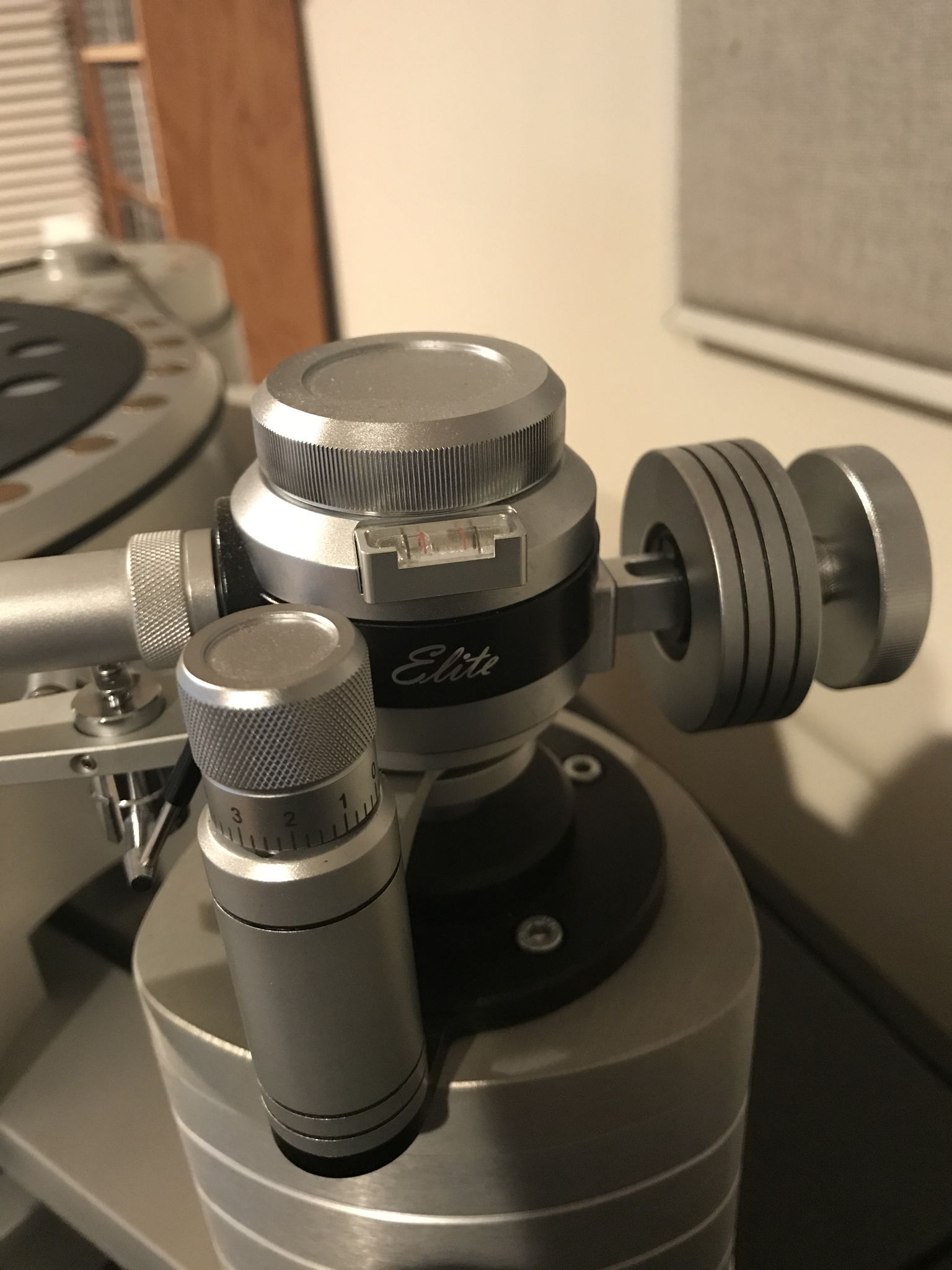 ACOUSTIC SIGNATURE ASCONA TURNTABLE WITH GRAHAM ARMBOAR... 6