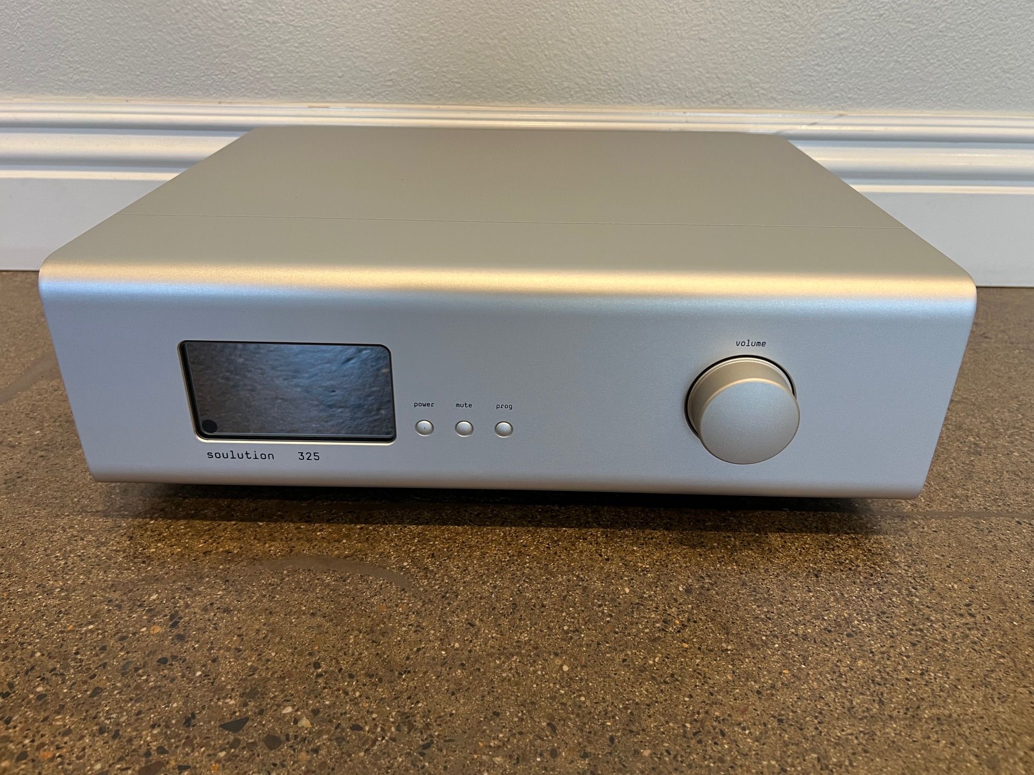 Soulution 325 Preamplifier -- Excellent Condition (see ... 2