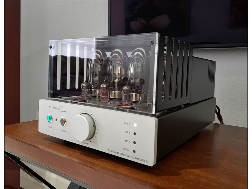 Tsakiridis Aeolos Ultra - 70 watts per channel with KT-150 tubes integrated