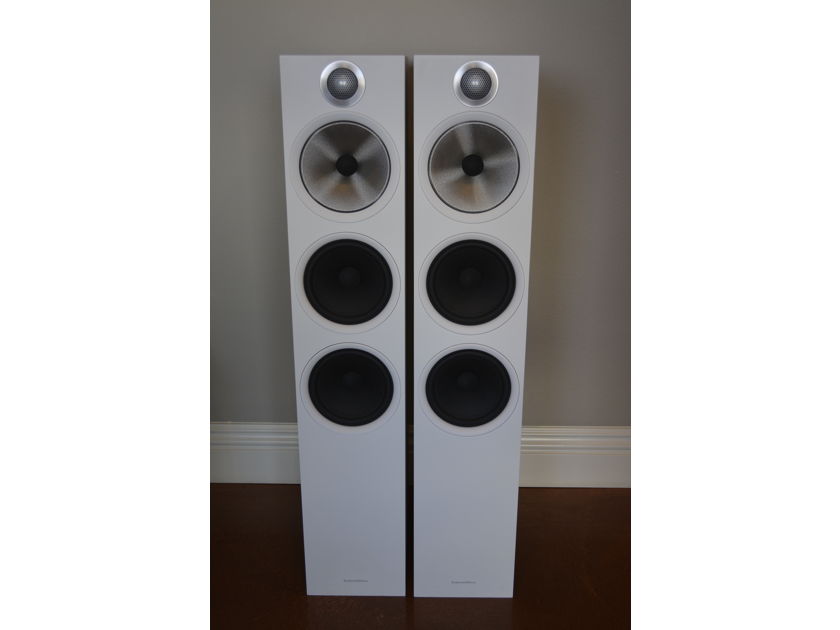 B&W (Bowers & Wilkins) 603 Speakers -- Excellent Condition (see pics!)