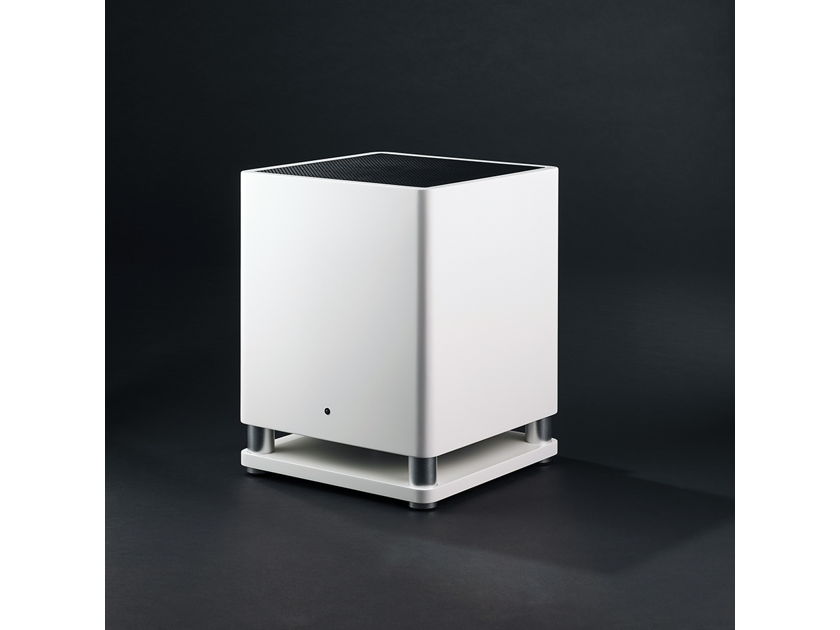 Scansonic MB-10 Subwoofer - very articulate and reﬁned without any booming