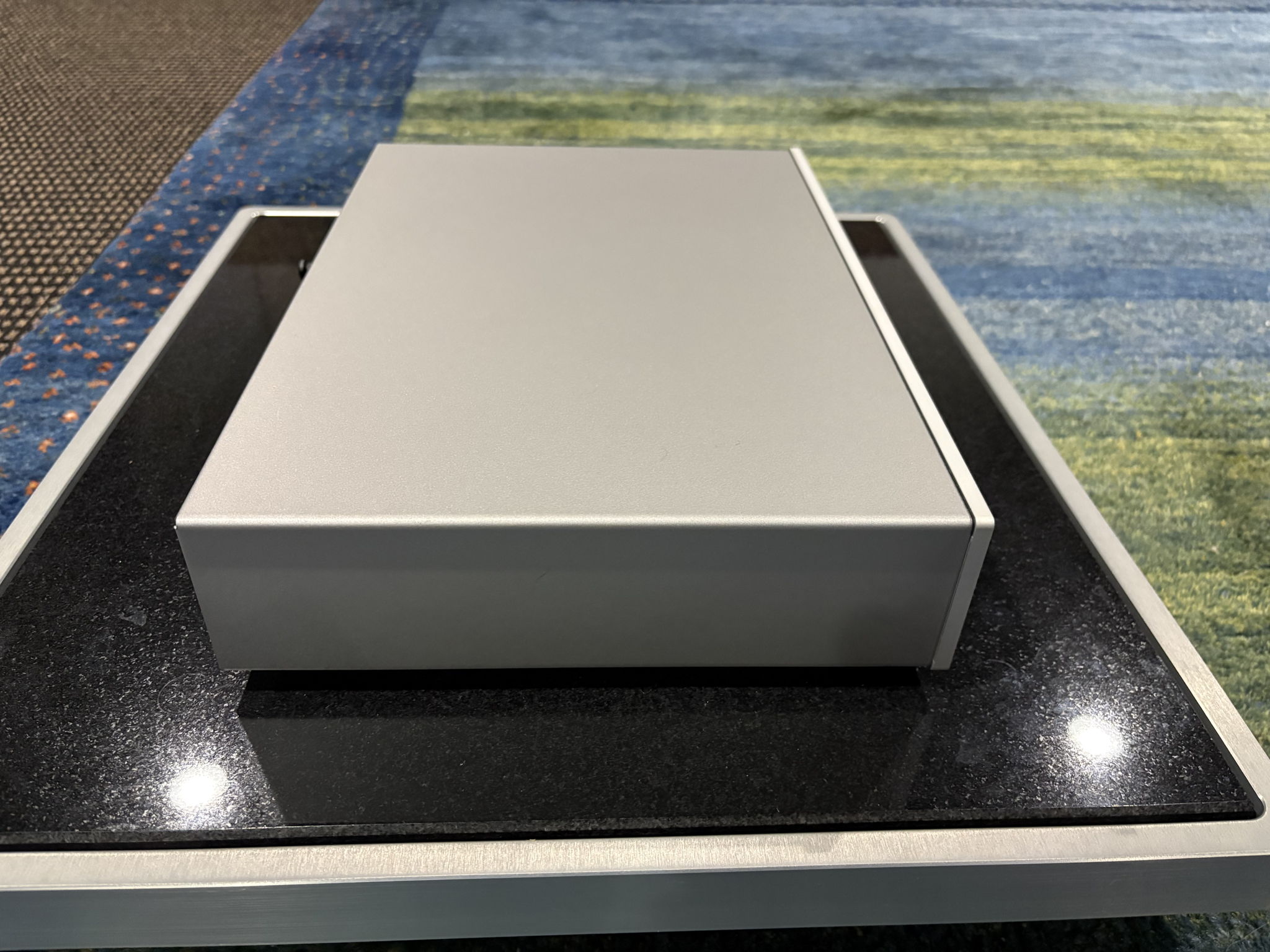 Luxman E-250 Phono Stage Amplifier in Silver 4