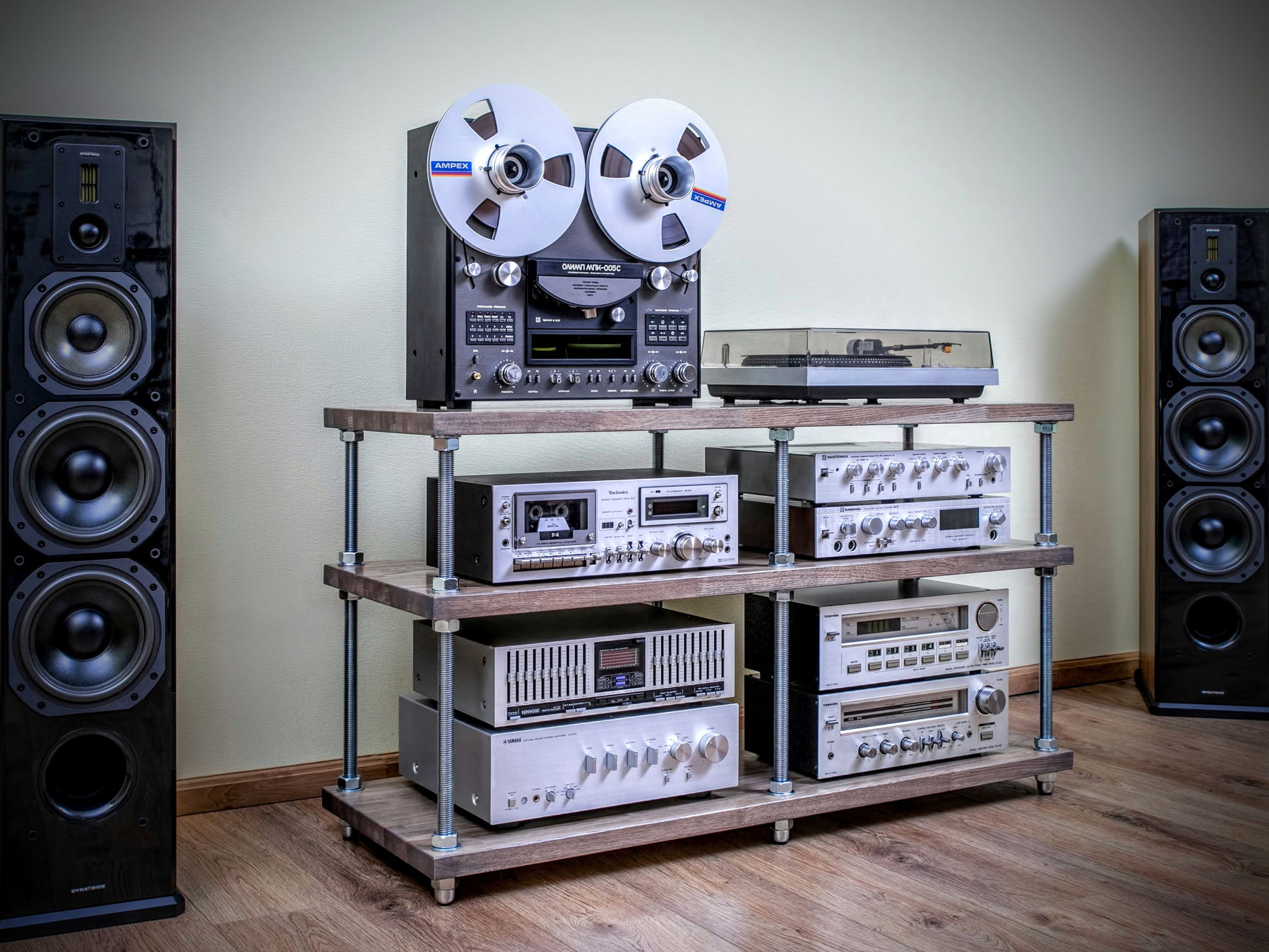 Audio rack with adjustable oak shelves