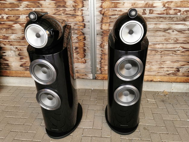 B&W (Bowers & Wilkins) 802D3 speakers in black gloss