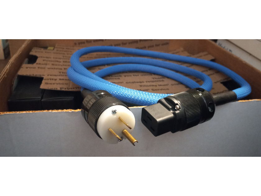 possibly Harmonic Technology female rectangular connector, high current power cord PRICE REDUCED BRAND NEW