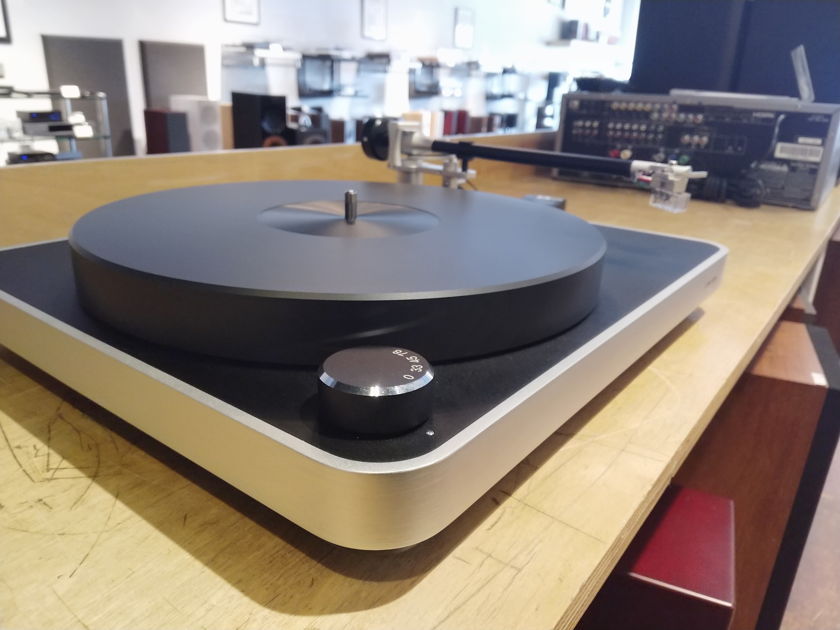 Clearaudio Concept Turntable Tradeback w/ Brand New Concept V2 Cartridge, Box & Manual