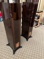 Perlisten S7t tower speaker Ebony Gloss with spikes. 4