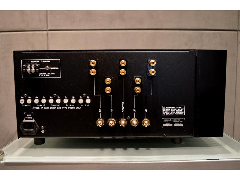 Conrad Johnson MF-5600 - 5 Channel X 120 Watt (8 Ohms) Power Amplifier