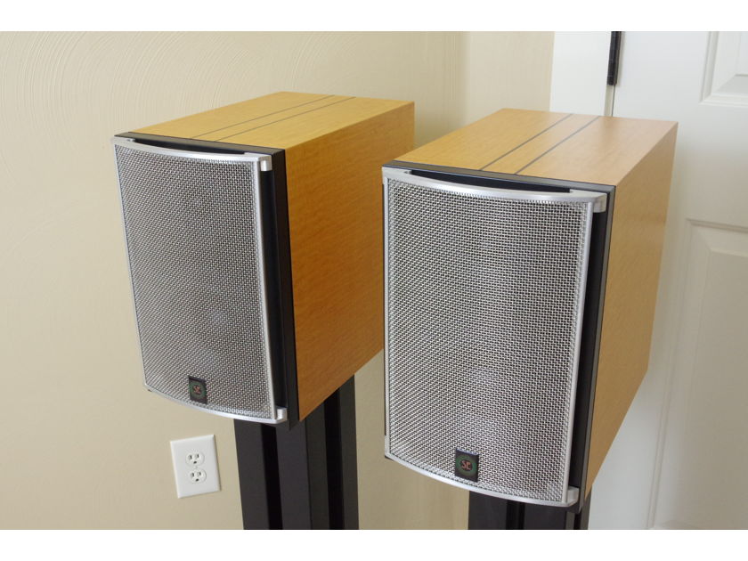 Studio Electric M4 Monitor Speakers Figured Maple with Grills Like New
