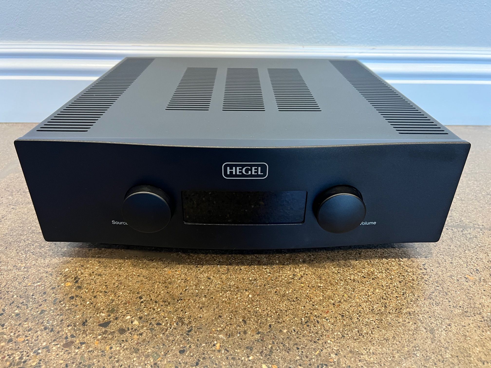 Hegel H390 -- DEMO EXCELLENT CONDITION