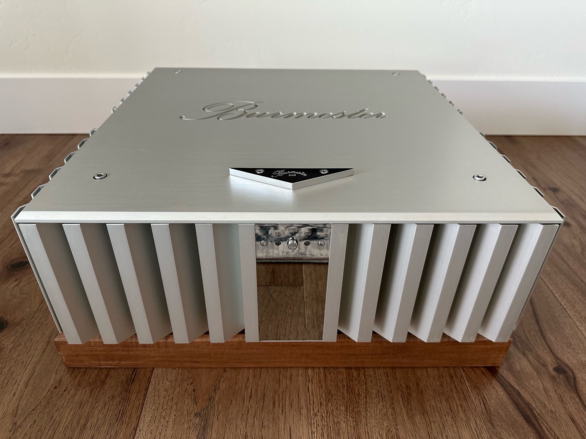 Burmester 956 mkII stereo power amplifier. *** Almost 7...