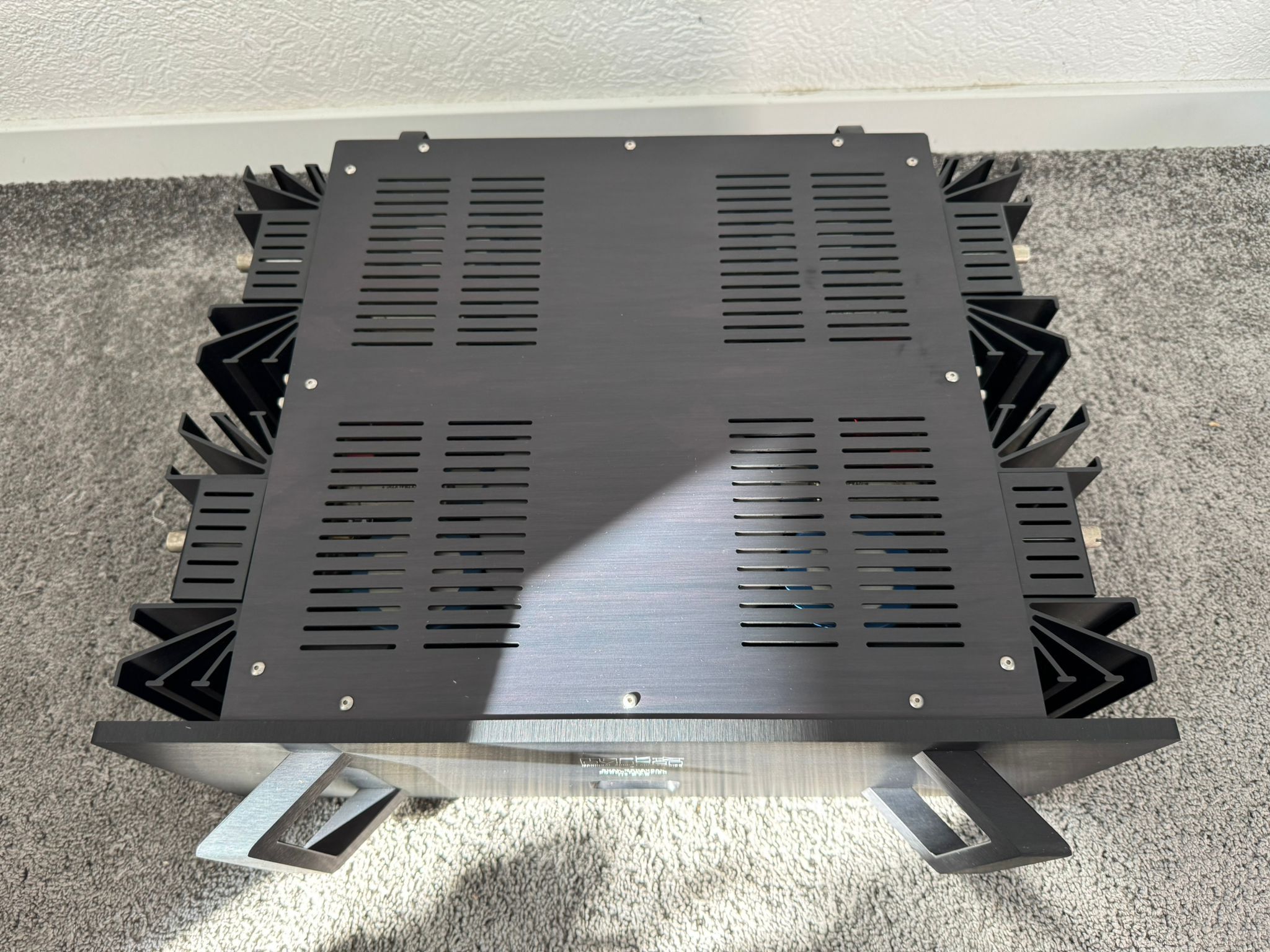 Mark Levinson No 27.5 power amplifier 7