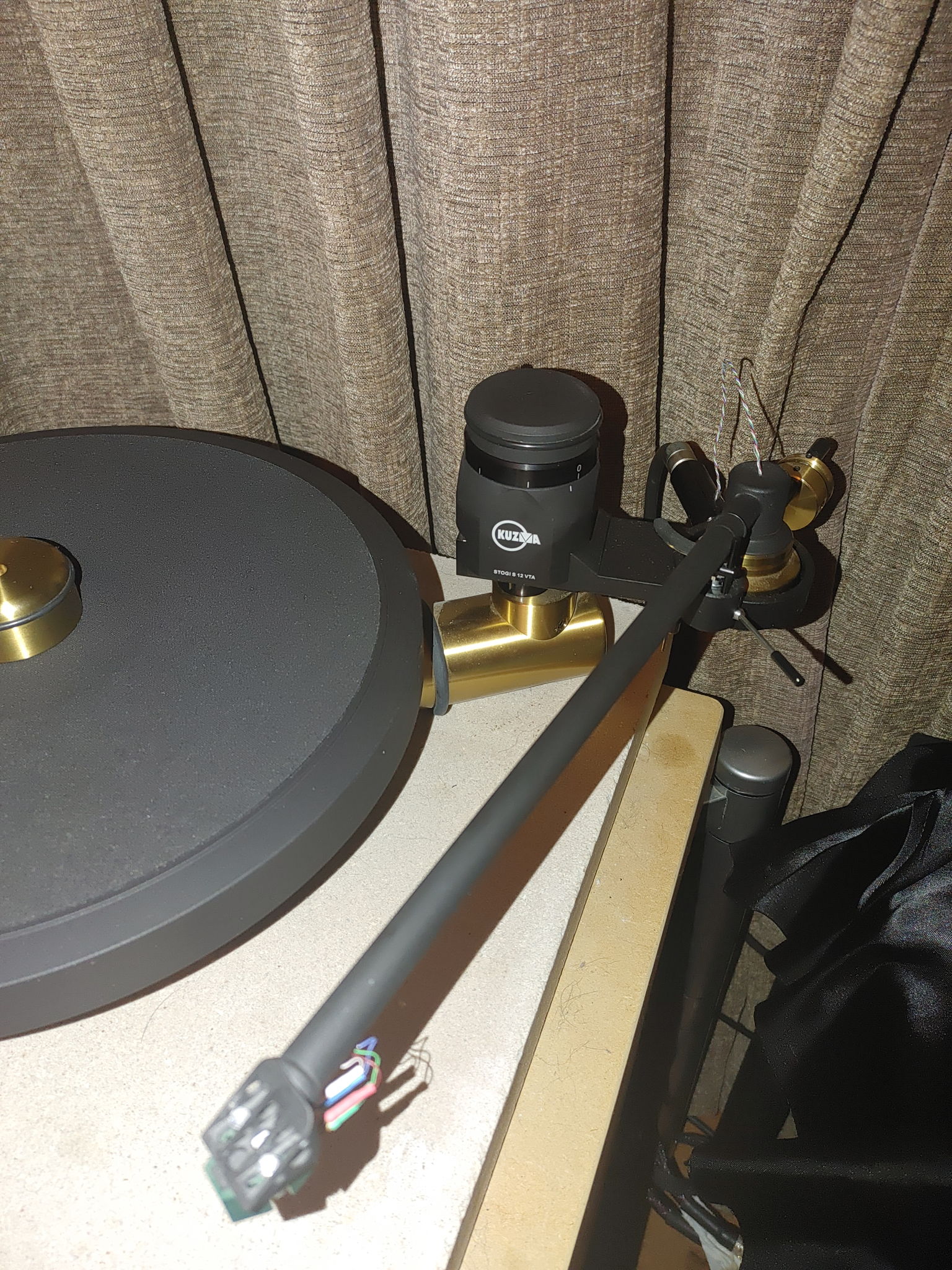 Kuzma Stabi S Turntable with dustcover and brass clamp.... 6