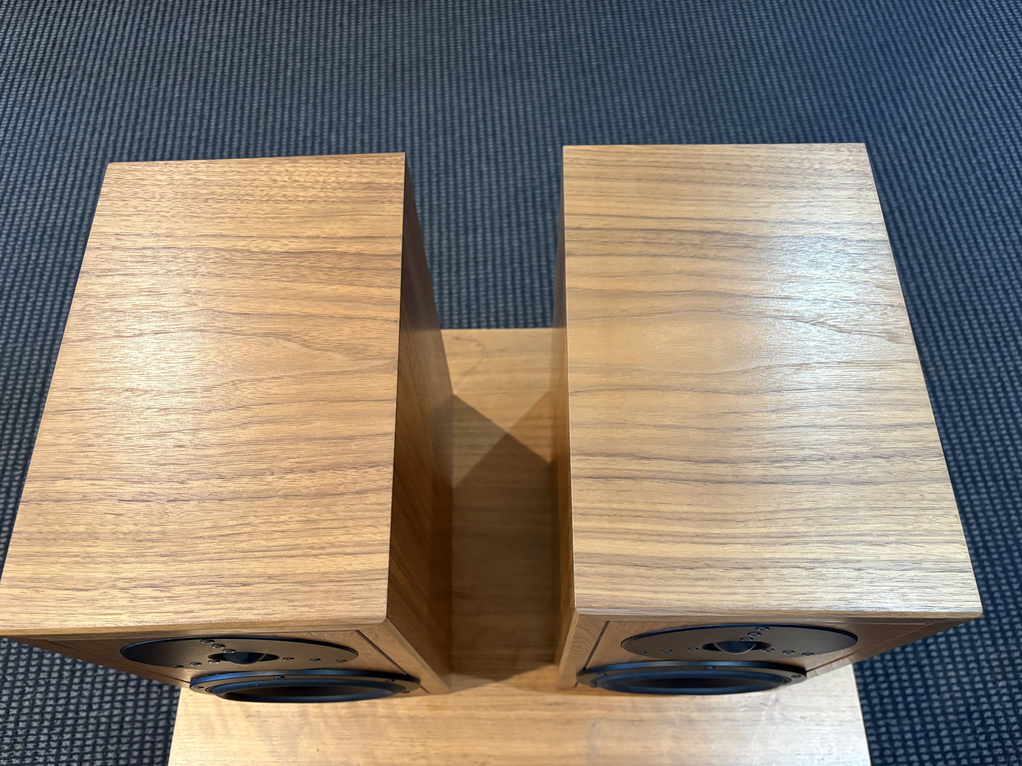 Dynaudio Heritage Special Bookshelf Speakers in America... 3