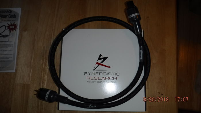 Synergistic Research Black UEF HC  5 foot PC with box a...