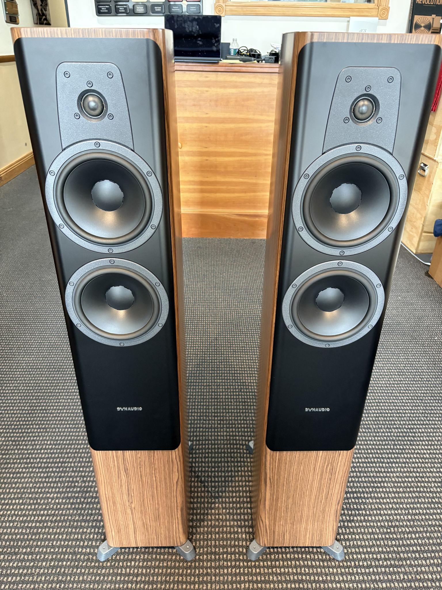 Dynaudio Contour 30 Floorstanding Speakers in Walnut 2