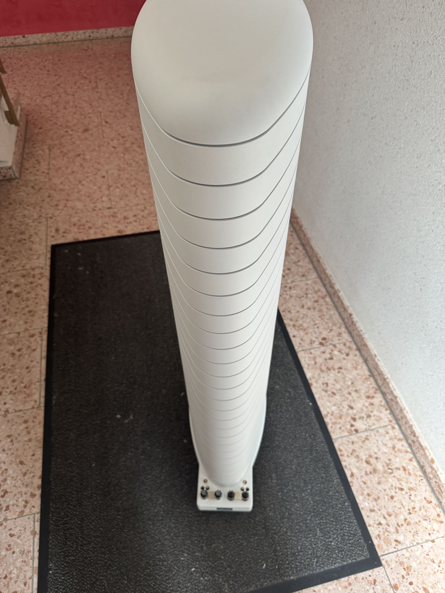 Gauder Akustik DARC 80 speakers in white-silver 7