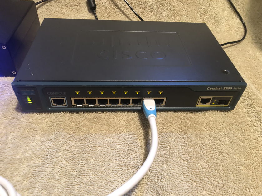 Cisco Catalys 2960 ethernet switch with TCXO and Linear power supply + cable