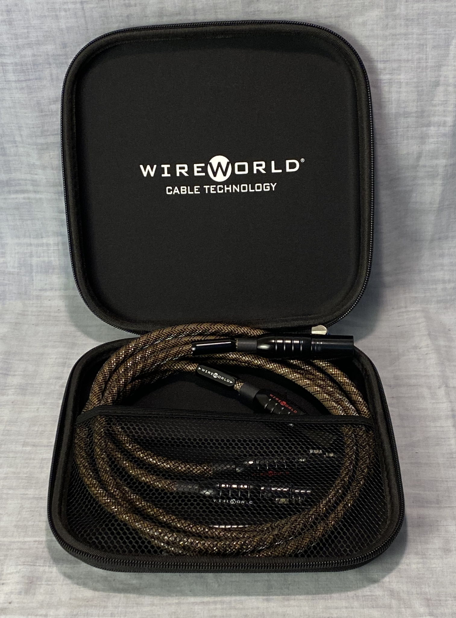 Wireworld Eclipse 8 Interconnects, 1.5m, XLR, demo with... 3