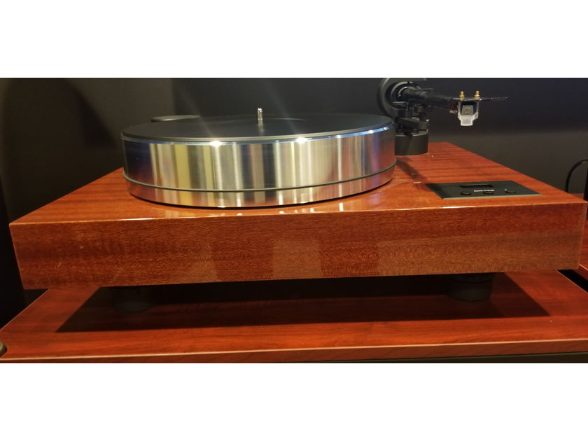Pro-Ject Xtension X-Tension 10 Evolution Turntable in Mahogany Amazing table!