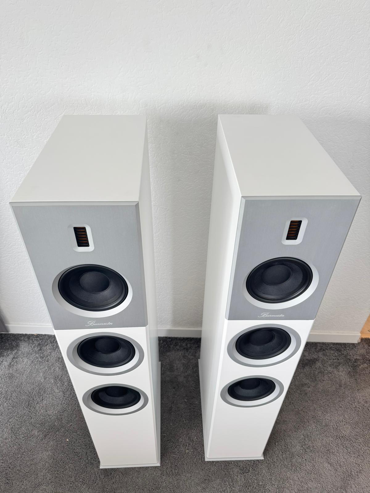 Burmester B28 speakers in white from 2025 2