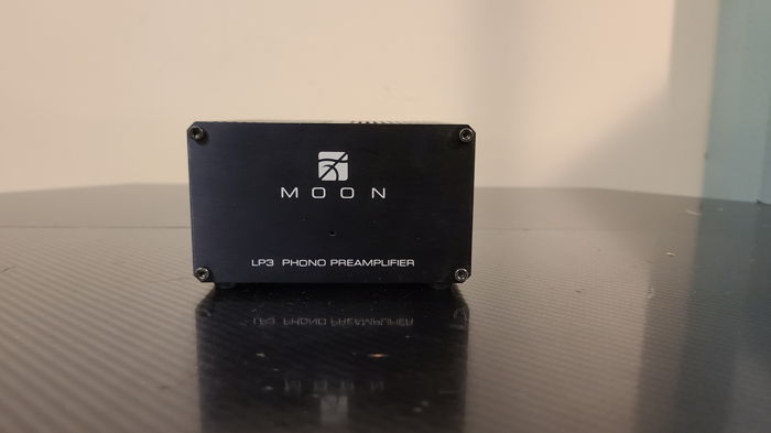Simaudio Moon LP-3 MM/MC Phono Preamplifier.