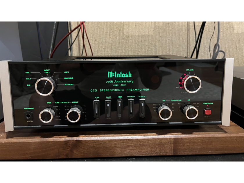 McIntosh C70 (70th Anniversary Edition of C22) 2 channel preamp with MM/ MC/ Headphone out -EXCEPTIONAL Cosmetics an excellent match with my Pass Labs, Conrad Johnson, Cary Audio, and other amps
