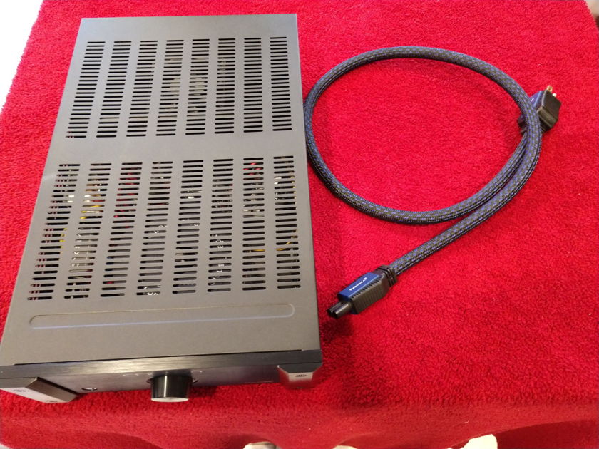 Emotiva A-100 STEREOFLEX AMP with PANGEA AC14 POWER CABLE