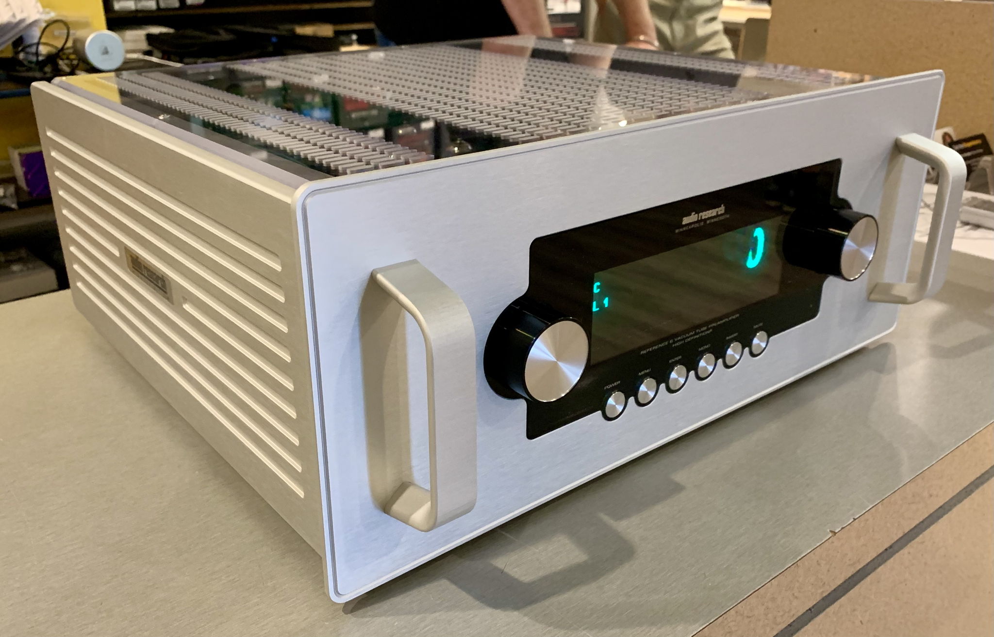 Audio Research Reference 6SE Stereo Preamplifier | Natural 2