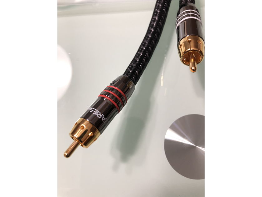 Tributaries cable Series 8 RCA interconnect .7 meter pair in like new condition.