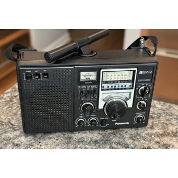 Vintage PANASONIC RF-2200 8 Band Short Wave Radio & AM/FM