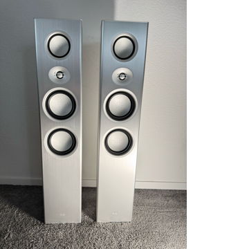 T+A Elektroakustik Talis S300 speakers in silver