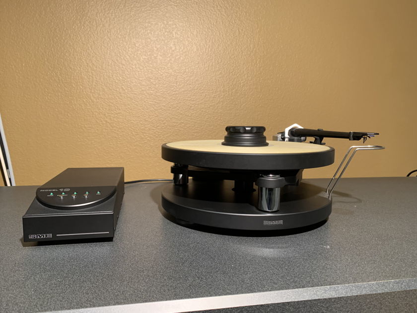SME MODEL 10 PRECISION TURNTABLE WITH OPTIONAL LYRA HELICON CARTRIDGE
