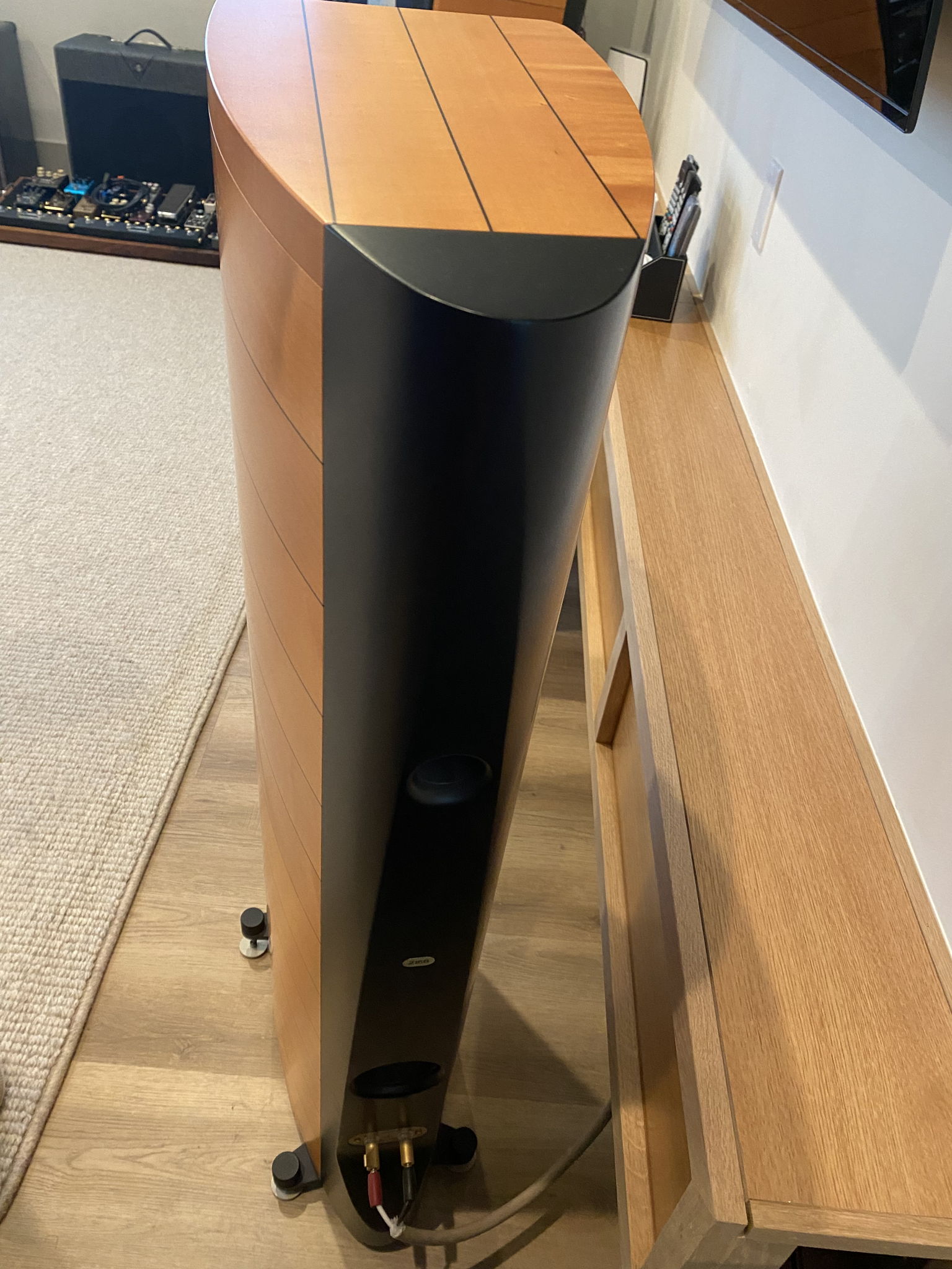 Sonus Faber Cremona 2 floor speakers & 1 center channel... 8