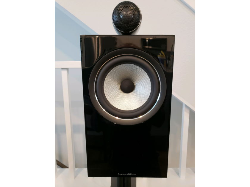 Bowers and Wilkins 705 S2