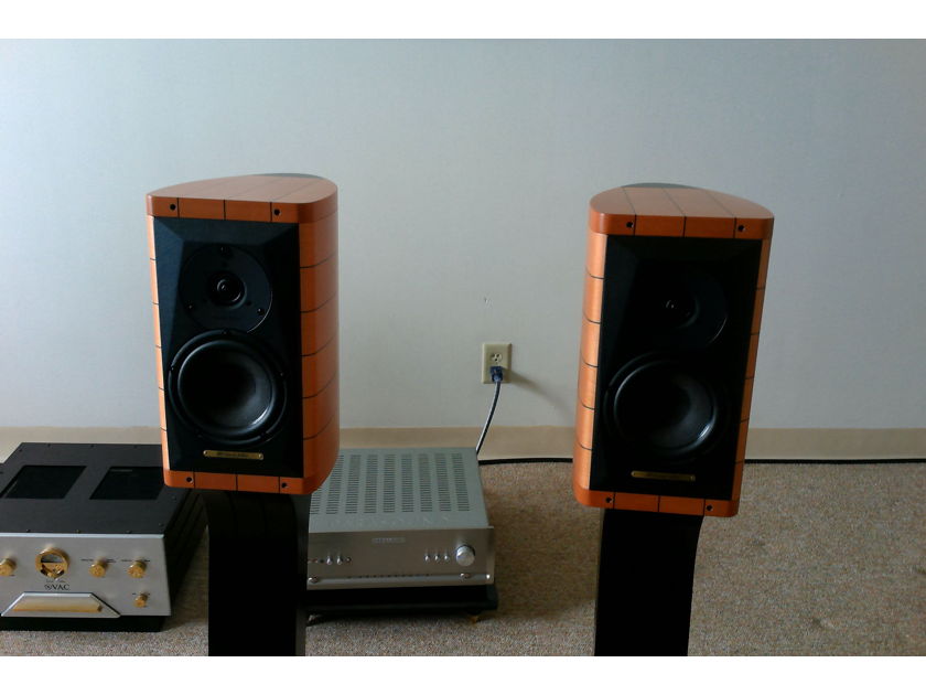 Sonus Faber Cremona Auditor M with Dedicated Stands in Mint Condition