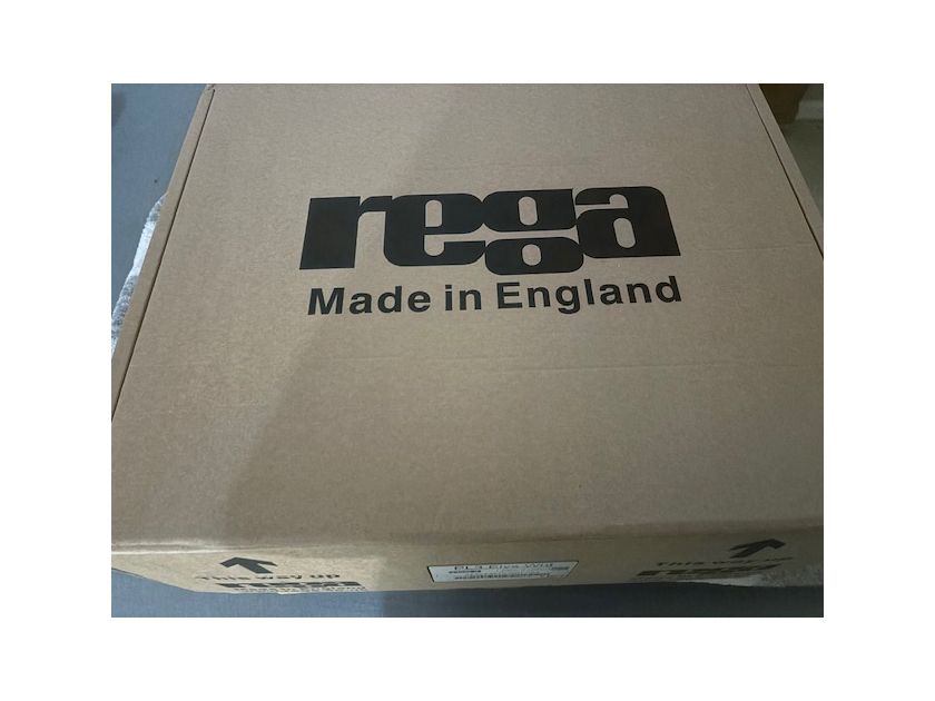 Rega Planar 3 Gloss Red Current Demo w/ EXACT II warranty