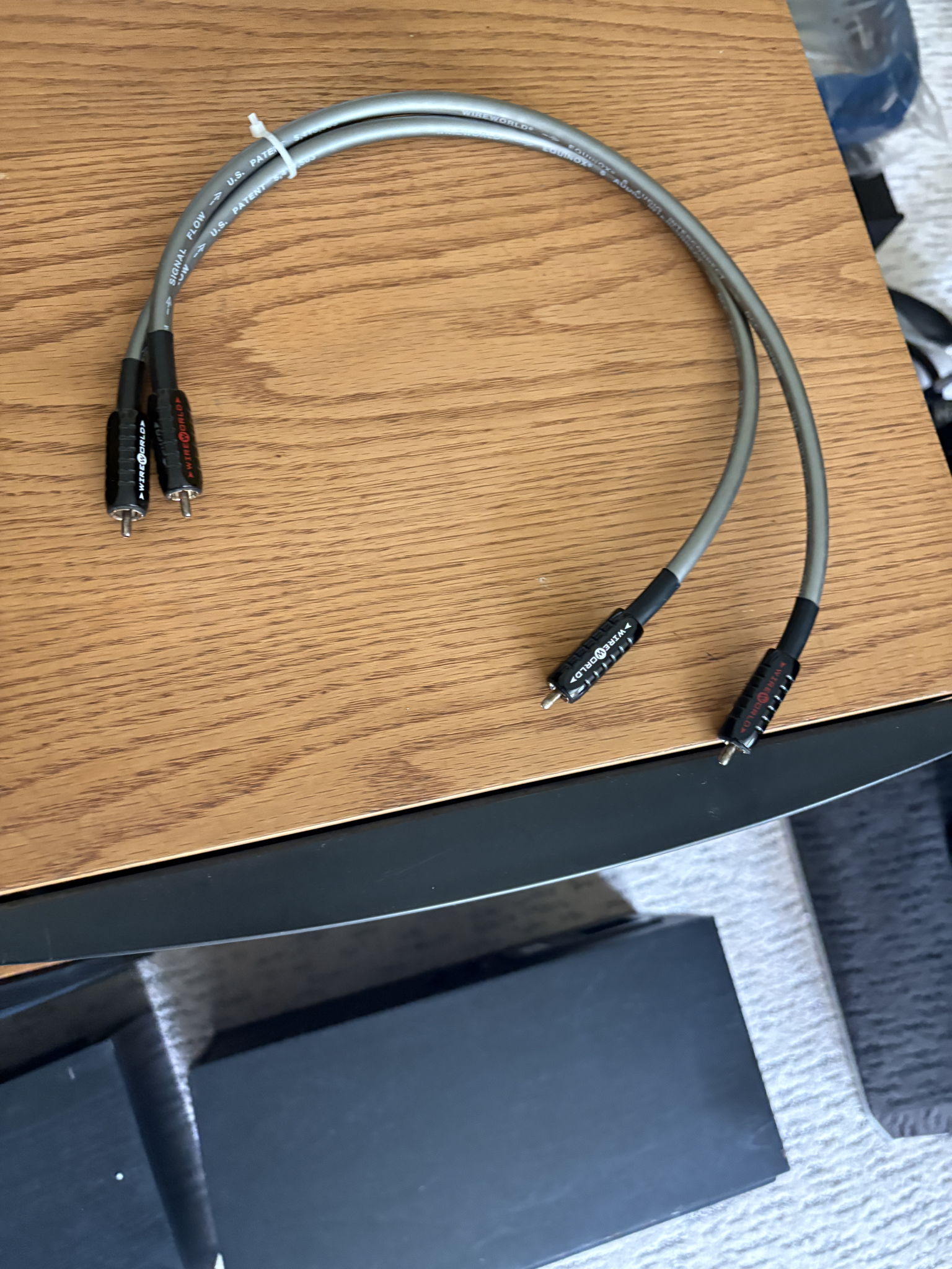 Wireworld Equinox 6 RCA interconnects, (2) 1m and (1) 1... 9