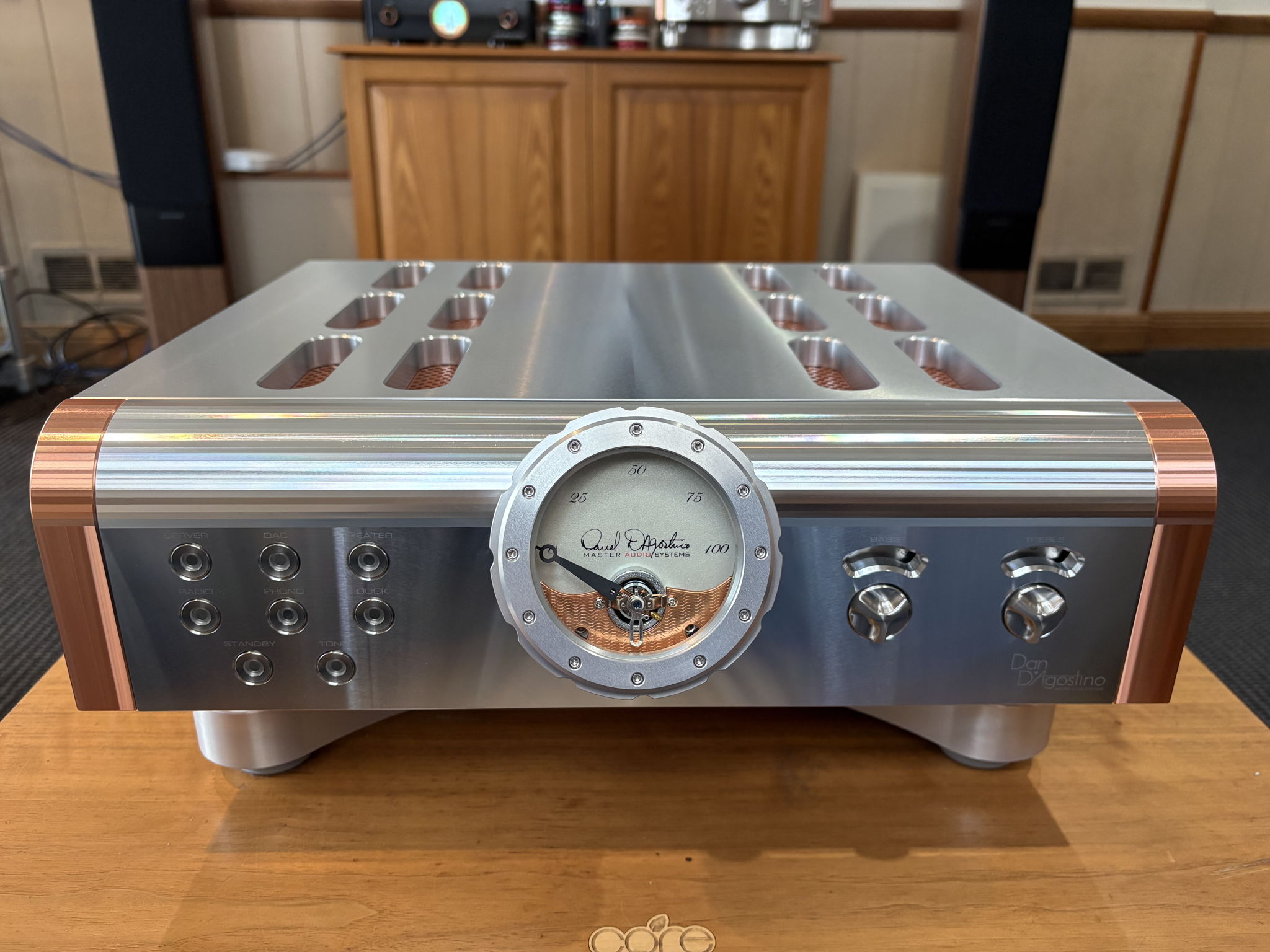 Dan D'Agostino Momentum HD Preamplifier in Silver
