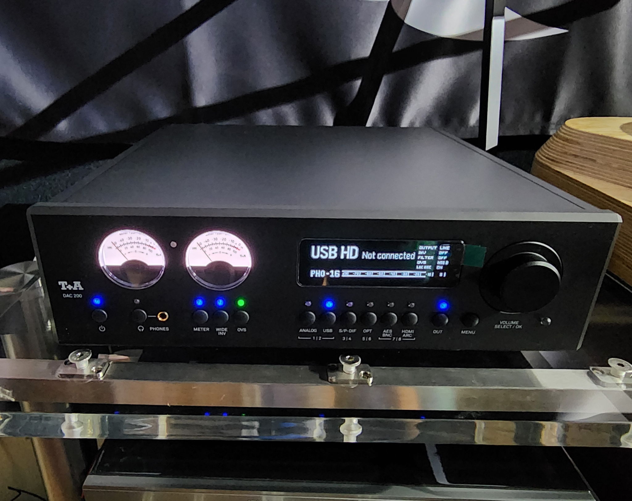 T+A DAC 200 | Digital Converter - Preamp - Headphone Am... 3