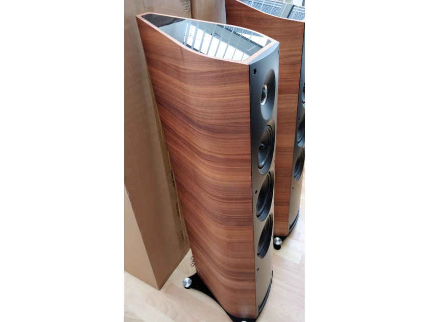 Sonus Faber Venere 3.0 Wood -  Excellent condition - UK seller, local pickup please.